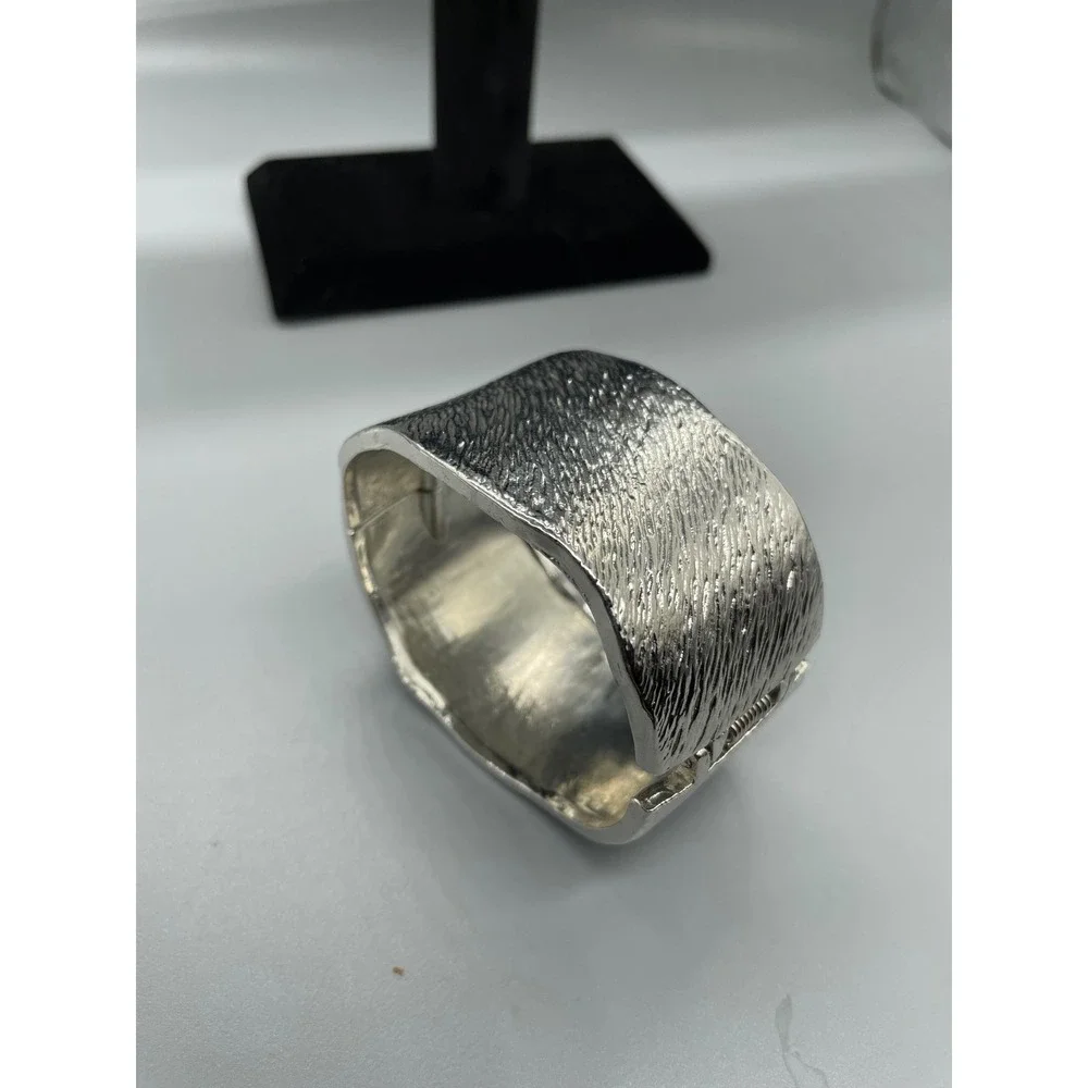 Vintage Silver Tone Textured Bark Hinged Cuff Bracelet Wide Statement‎ Bangle